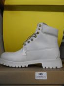 *Pair of Timberland Boots Size: 9.5
