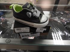 Pair of Converse Child's Shoes Size: 3