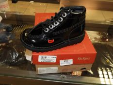 Pair of Childrens Kickers (Black Patent) Size: 11