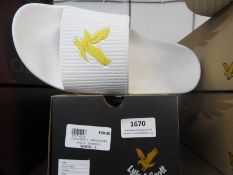 *Pair of Lyle & Scott Mens Sliders Size: 7