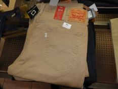 *Levi 514 Straight Leg Jeans Size: 38/32