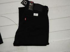 *Levi 502 Regular Taper Jeans (Black) Size: 32/34