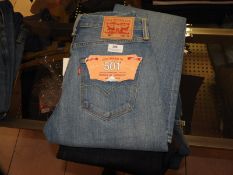 *Levi 501 Denim Jeans Size: 30/32