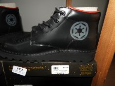 *Pair of Kicker Star Wars Edition Darth Vader Boot