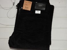 *Wrangler Arizona Classic Straight Cords (Black) S