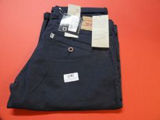 Levi's Childs 3/4 Chinos Shorts Size: 16 Years