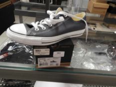 *Pair of Converse Shoes (Navy) Size: 8