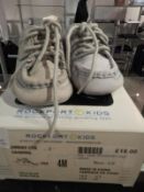 Pair of Rockport Kids Boots Size: 3.5 (One Faded)