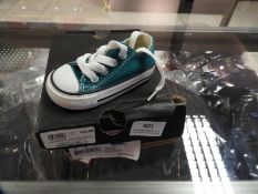 Pair of Converse Child's Shoes Size: 3