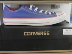 *Pair of Blue Converse Size: 39