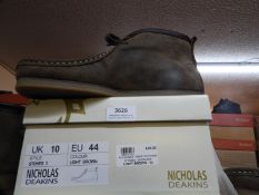 *Nicholas Deakin Boots (as per photograph) Size: 4