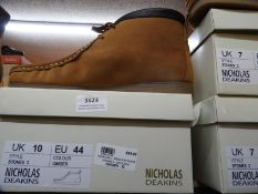 *Nicholas Deakin Boots (as per photograph) Size: 4