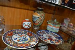 Five Pieces of Japanese Porcelain; Plates, Vases,