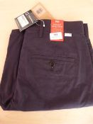 *Levi's Straight Chino Shorts Size: 30
