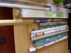 Quantity of Small Fluorescent Tubes, 6ft Telescopi