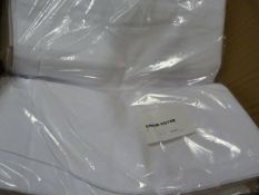 *60 White Chair Covers