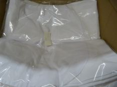 *60 White Chair Covers