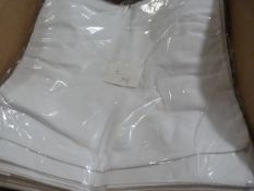 *60 White Chair Covers