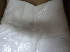 *60 White Chair Covers