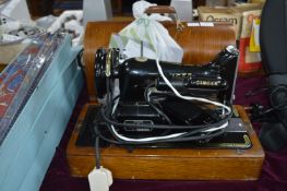 Singer Electric Sewing Machine in Wooden Carry Cas
