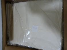 *16 Ivory & 3 Red Polycotton 132