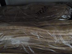 *80 Gold Brocade Chair Covers