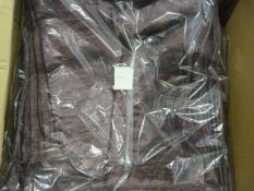 *68 Crushed Taffeta Chair Covers (38x Caramel, 30x Violet)