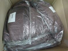 *196 Crushed Taffeta Table Runners (140x Chocolate, 56x Violet)