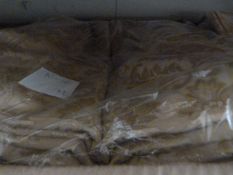 *80 Gold Brocade Chair Covers