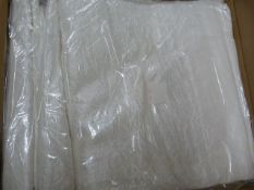 *26 White Crushed Taffeta 132