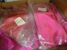 *117 Table Runners (40x Cerise, 77x Orange)