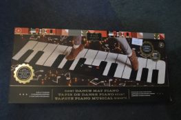 *Schwarz Piano Dance Mat