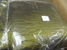 *37 Emerald Crushed Taffeta 120