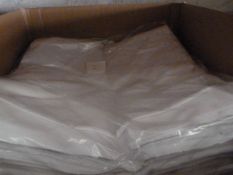 *80 White Chair Covers