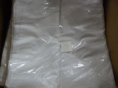 *80 White Chair Covers