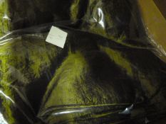 *70 Emerald Crushed Taffeta Chair Covers