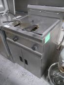*LINCAT: Floor standing fryer LINCAT: Floor standing fryer 600 x 600 x 900