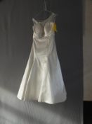 *Alfred Sung Ivory Wedding Dress Size: 8