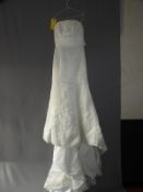*Alfred Sung Wedding Dress White Size: 10
