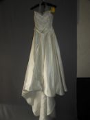 *Alfred Sung White Wedding Dress Size: 8