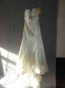*Alfred Sung White Wedding Dress Size: 10