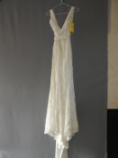 *Sandals Ivory Wedding Dress Size: 6
