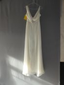*Sandals Ivory Wedding Dress Size: 8