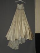 *Size: 8 Ivory Wedding Dress by Alfred Sung