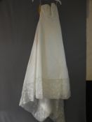 *Ivory Wedding Dress Size: 10 (121/8106)