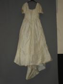 *Ivory & Gold Wedding Dress Size: 14 (166/8106)