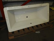 *Centre Fill Contemporary Style White Acrylic Bath