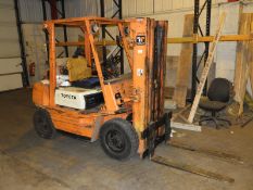 *Toyota 2.5 Tonne Diesel Forklift Truck Model:O2-4FD25 with Three Lift Three Stage Mast