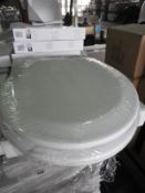 *Nova Toilet Seat (White) Model: 8040WP
