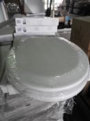 *Nova Toilet Seat (White) Model: 8040WP